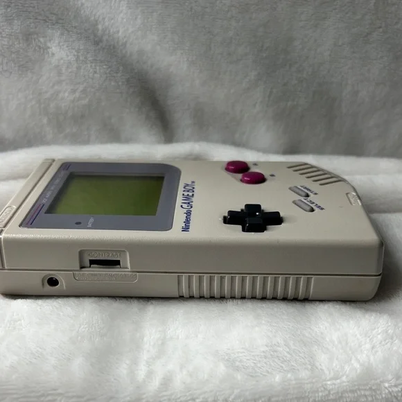 VINTAGE - Nintendo Game Boy Handheld - Picture 2 of 7